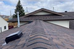 An-old-house-with-a-new-roof-done-in-2021-in-Edmonton